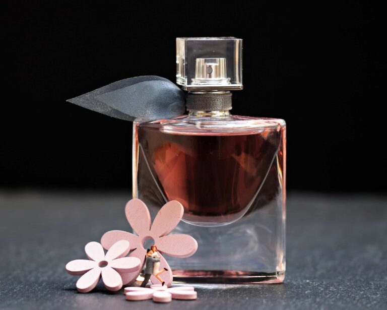Najładniejsze perfumy damskie z Zara. Które są odpowiednikami drogich zapachów?