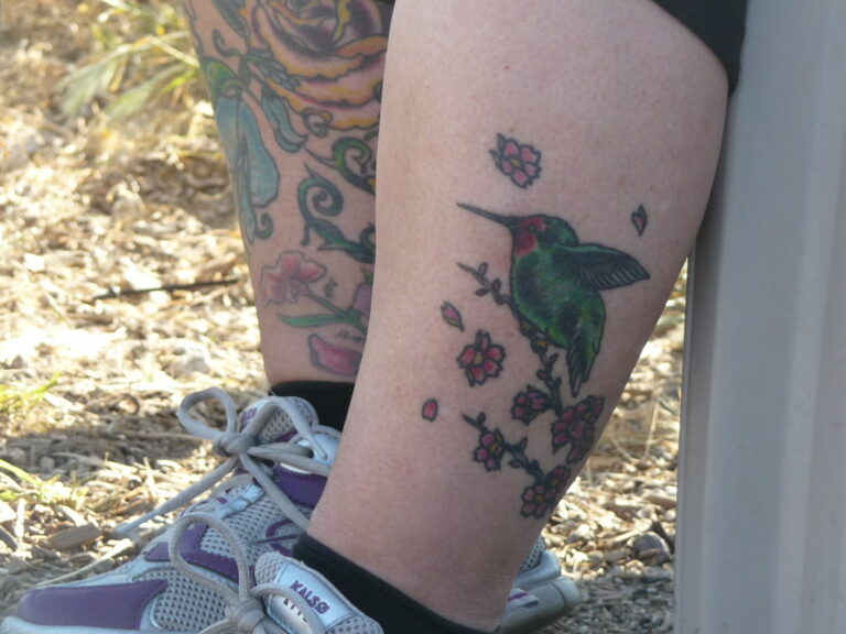 Tatuaż koliber – symbolika i znaczenie, wzory i inspiracje